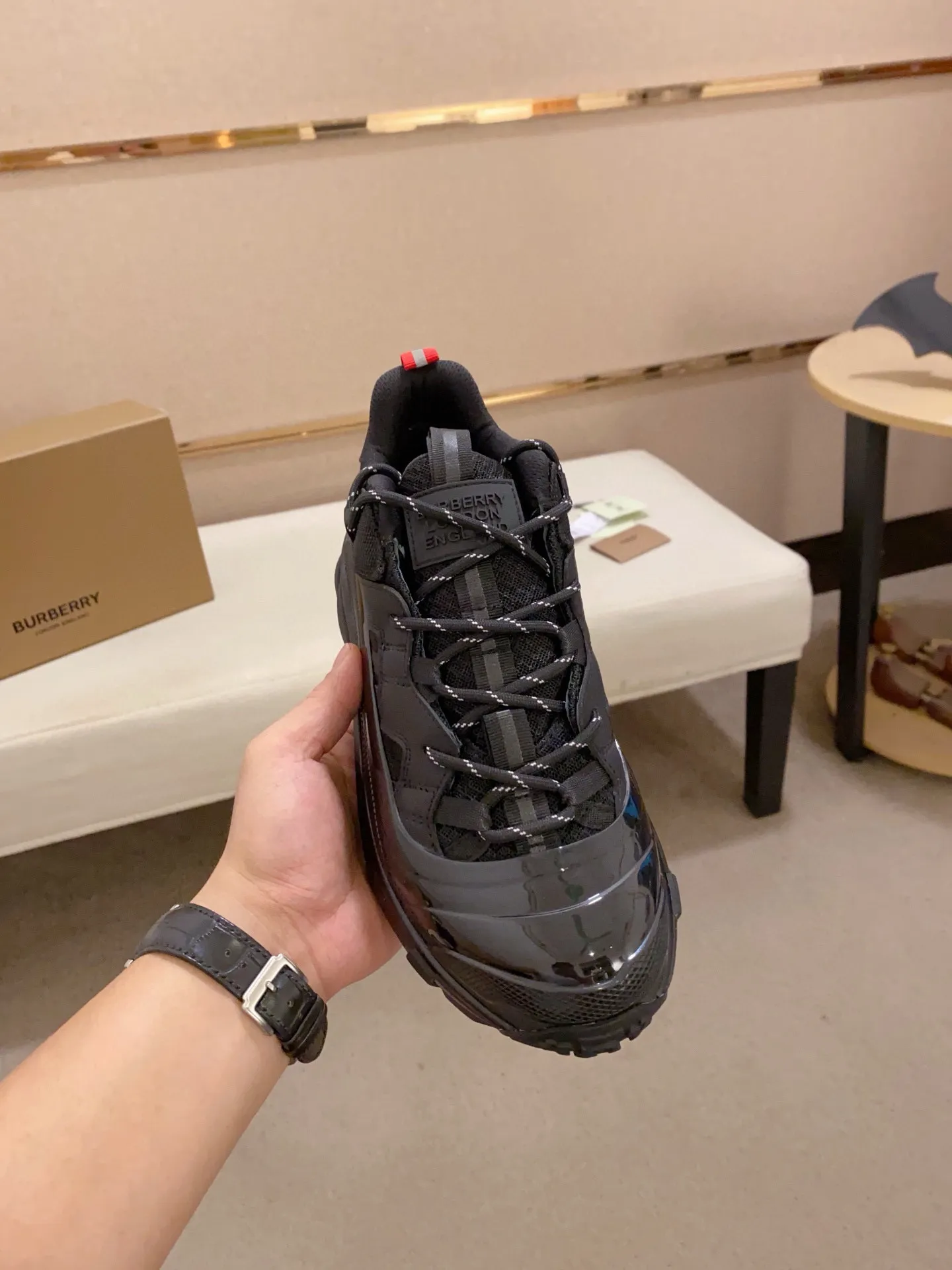 Men's shoes 💰: 640💰🇮🇹🇮🇹BURBERRY's top purchasing agents are available simultaneously at the counter. 🔍🔍Synchronized sales. Positive code number: 38-46. Italian imported cowhide, fully imported sheepskin lining, sole: original sole provided by the original factory, exclusive movable molded sole, super comfortable, original factory follow-up goods, 🔍🔍high quality, you can enter and exit the counter at will, welcome to compare